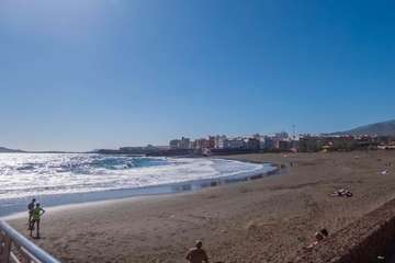 La playa de Melenara se llena de medusas (Foto Antonio Rico)